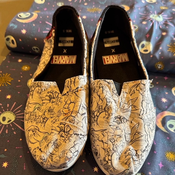 TOMS x Marvel Black and White Graphic Slip-Ons - Picture 1 of 5